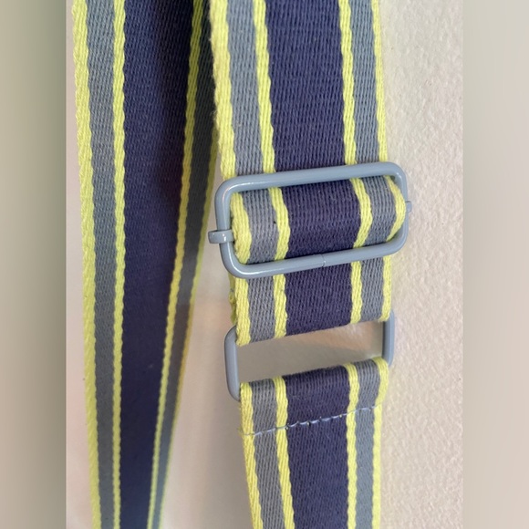 Neon Honeydew Aerie Offline Crossbody Bag - Picture 4 of 7